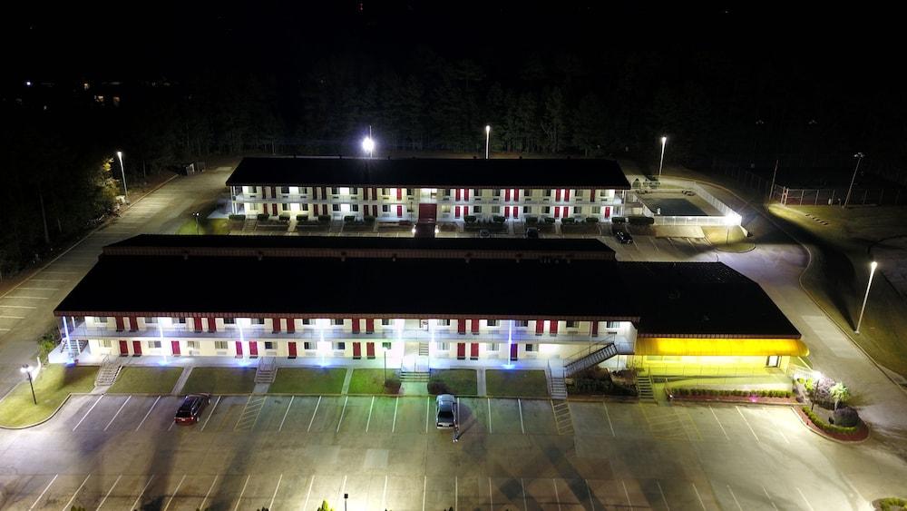 Days Inn by Wyndham Milledgeville photo 13