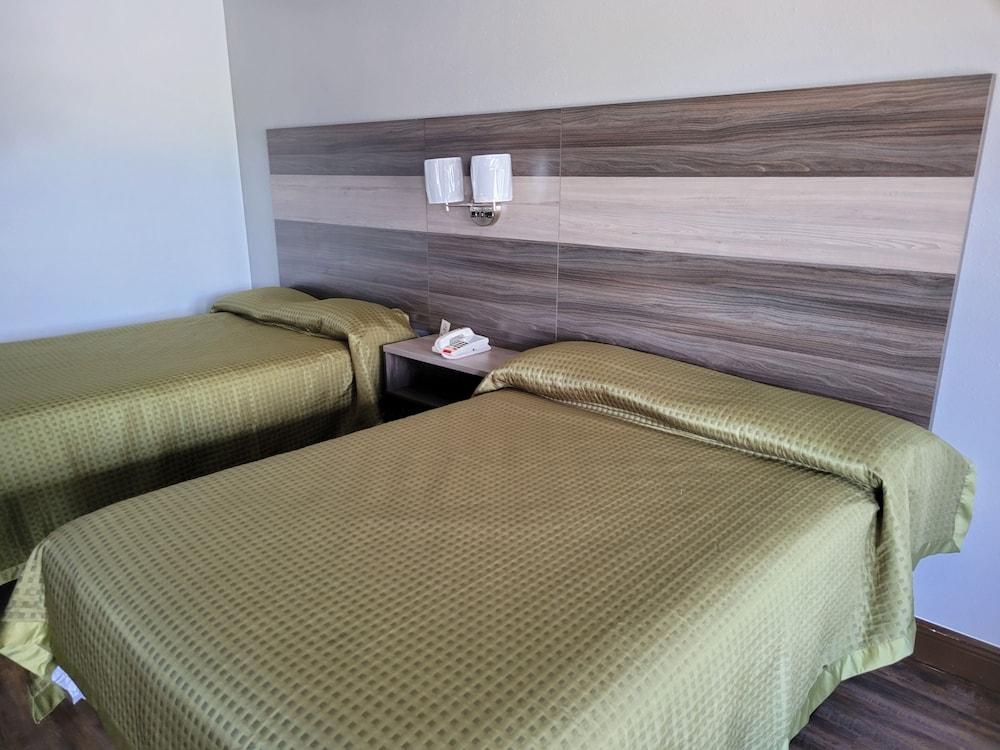 East Lake Inn photo 1