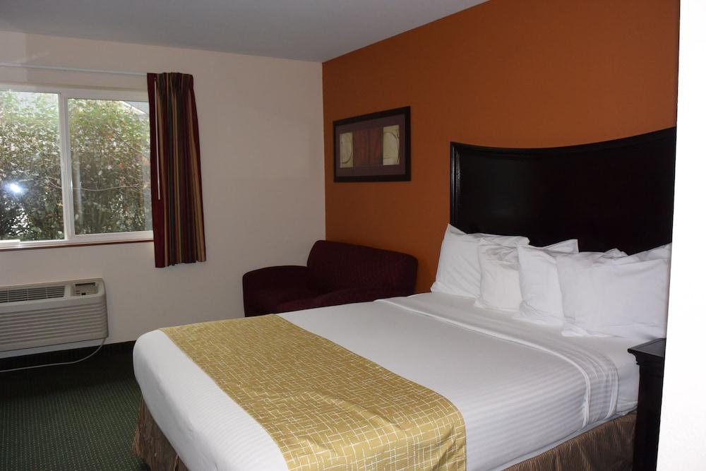 Travelodge Suites by Wyndham Newberg photo 8