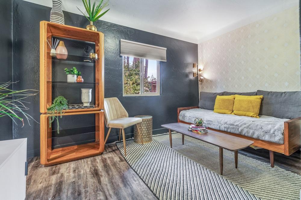 b.side motel + rv photo 26