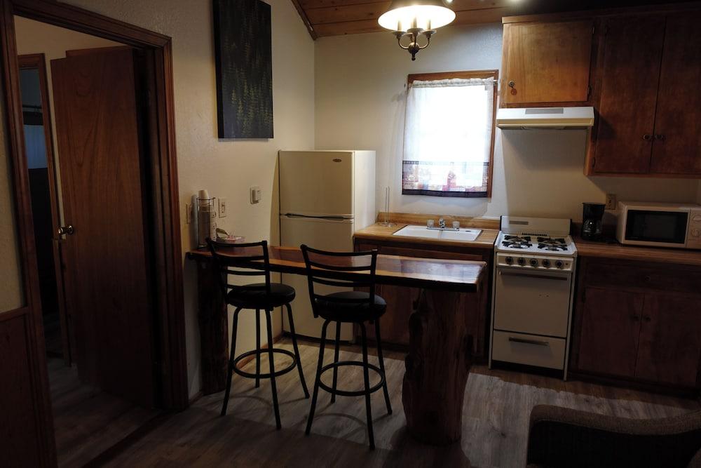 Sleepy Hollow Cabins and Hotel photo 11