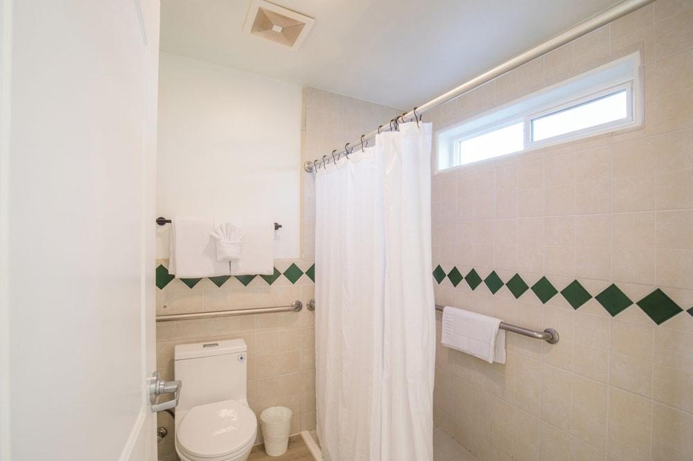 Black Sands Inn photo 74