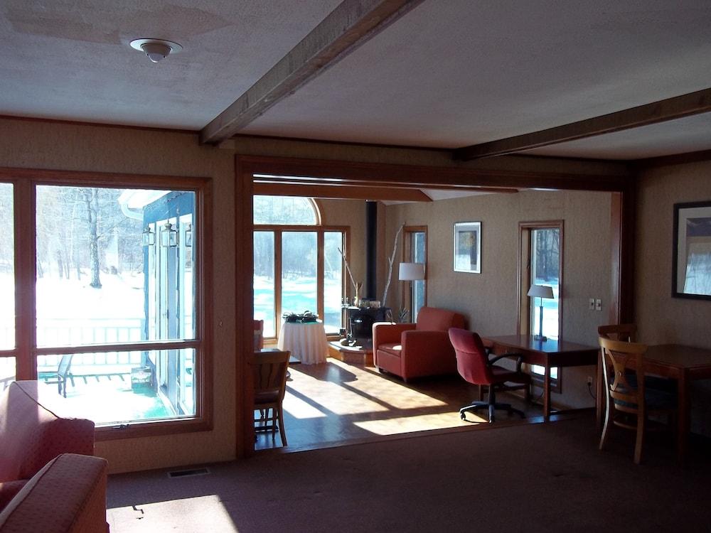 Weathervane Motel photo 17