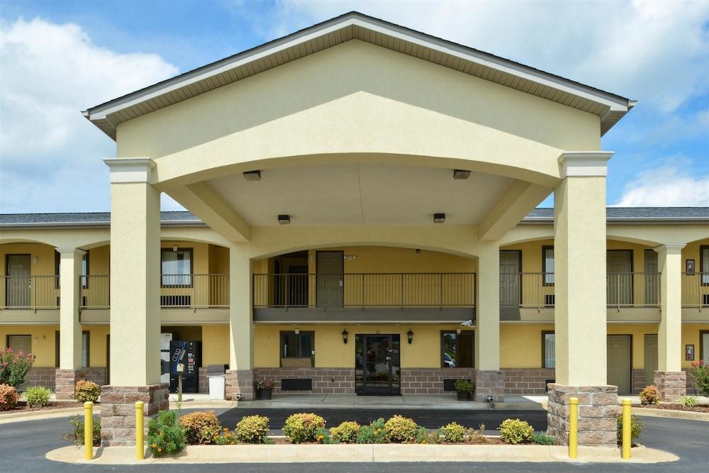 Americas Best Value Inn & Suites University Ave photo 17