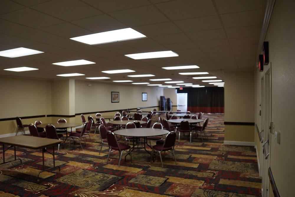 Baymont by Wyndham Richmond KY photo 84