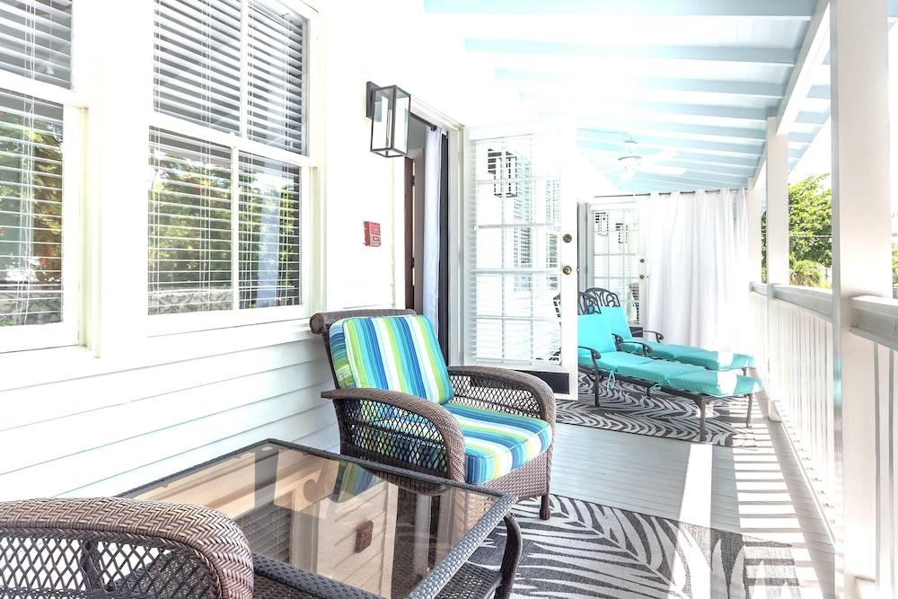 The Porch on Frances Inn photo 30