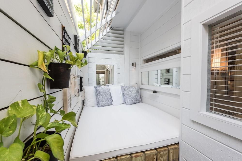Alexanders Guesthouse - Adult Exclusive, LGBTQ Friendly photo 4