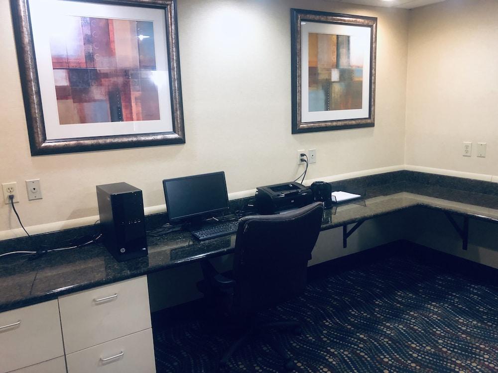 Wingate by Wyndham Ashland photo 15