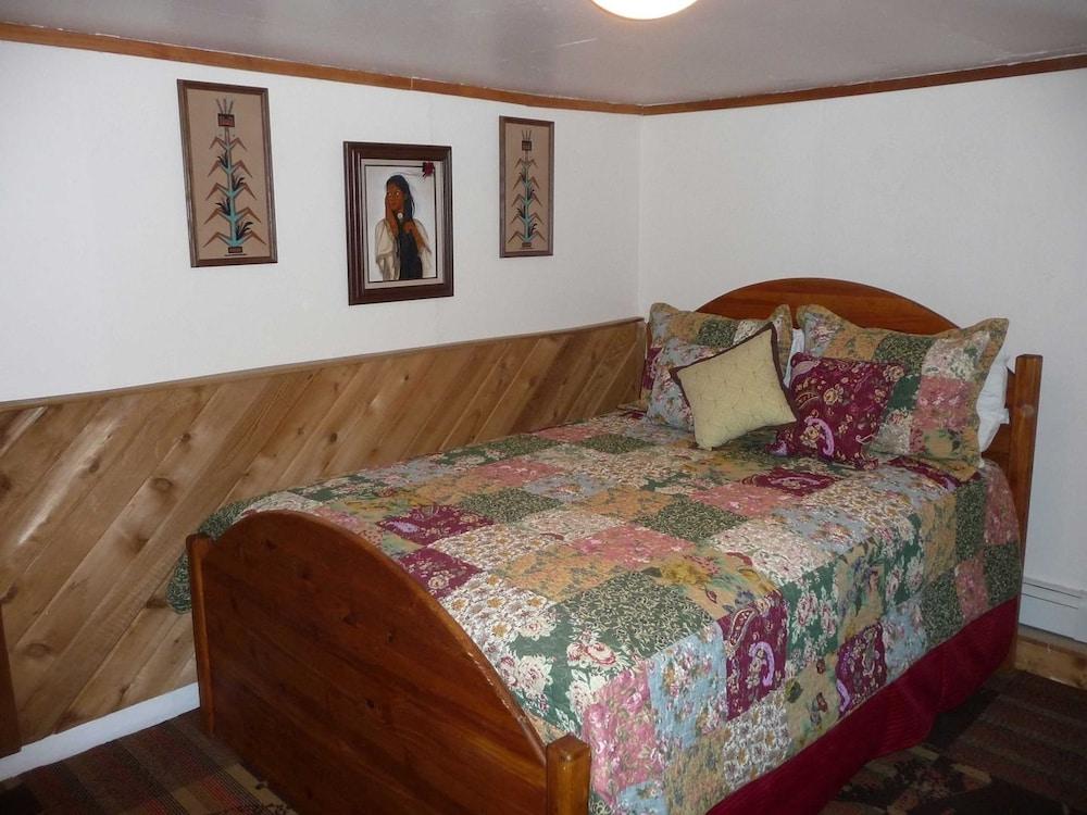 The Twin Lakes Inn photo 2