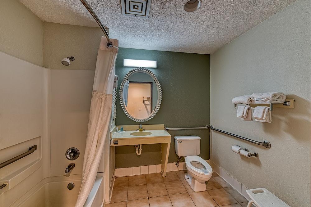 American Inn and Suites Dundee photo 34