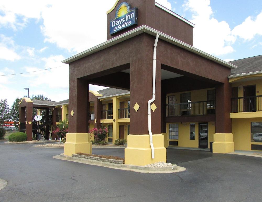 Days Inn & Suites by Wyndham Fort Valley photo 31