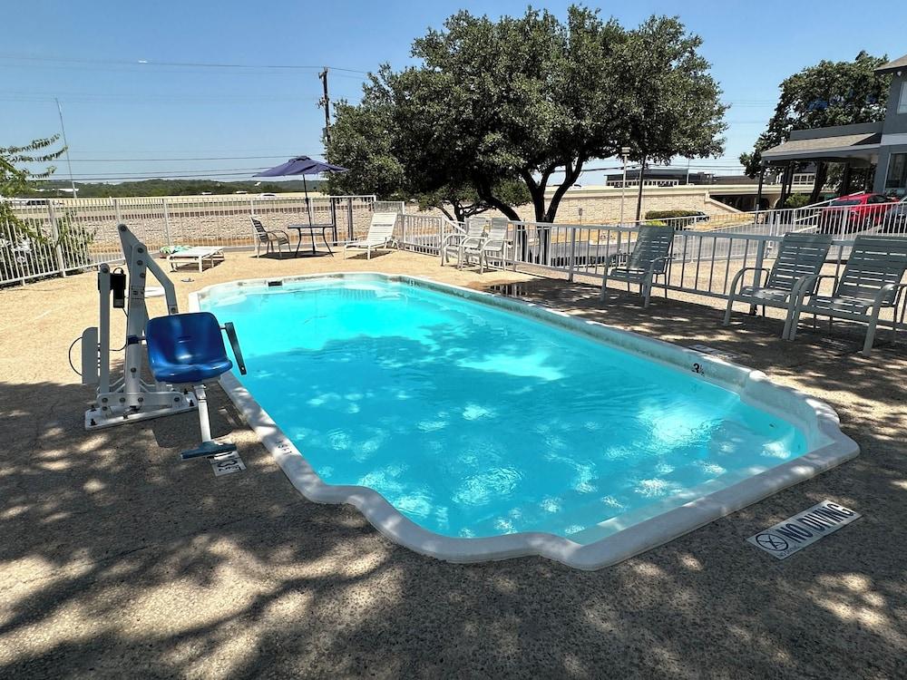 Home Suites Hill Country photo 18