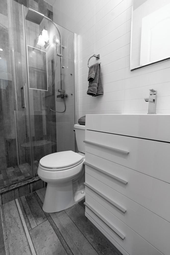Elegant Harlem Suites photo 35