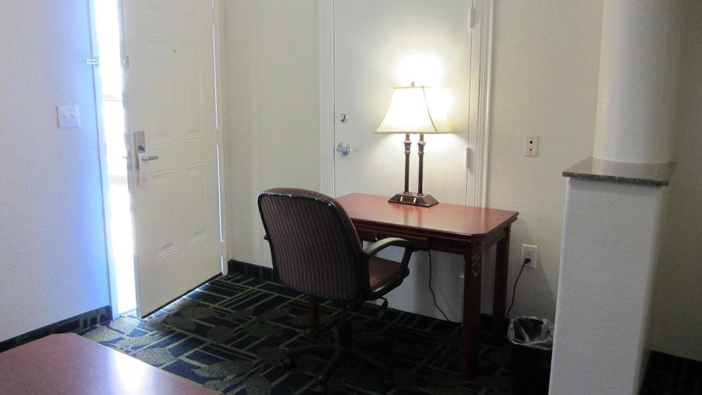 Regency Inn photo 16
