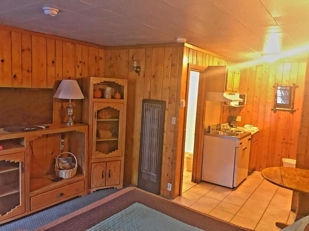 Caboose Motel photo 21