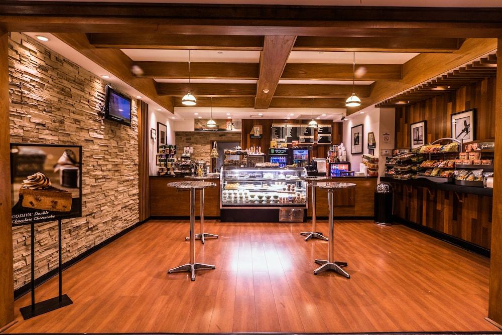 Crowne Plaza Newark Airport by IHG photo 36