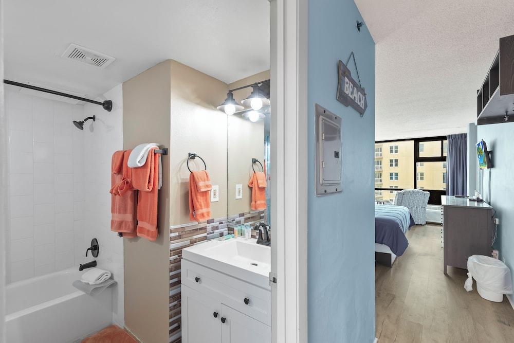 Oceanside Inn Studios by Brightwild photo 57