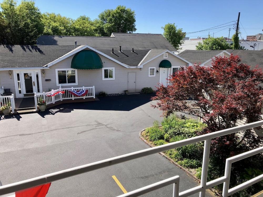 Lockview Motel photo 42