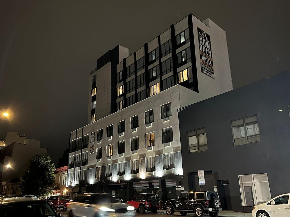 LIV Hotel Bronx - Newly Built photo 6