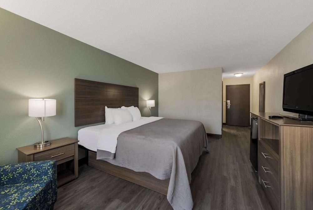 Quality Inn Saint Louis Airport photo 10