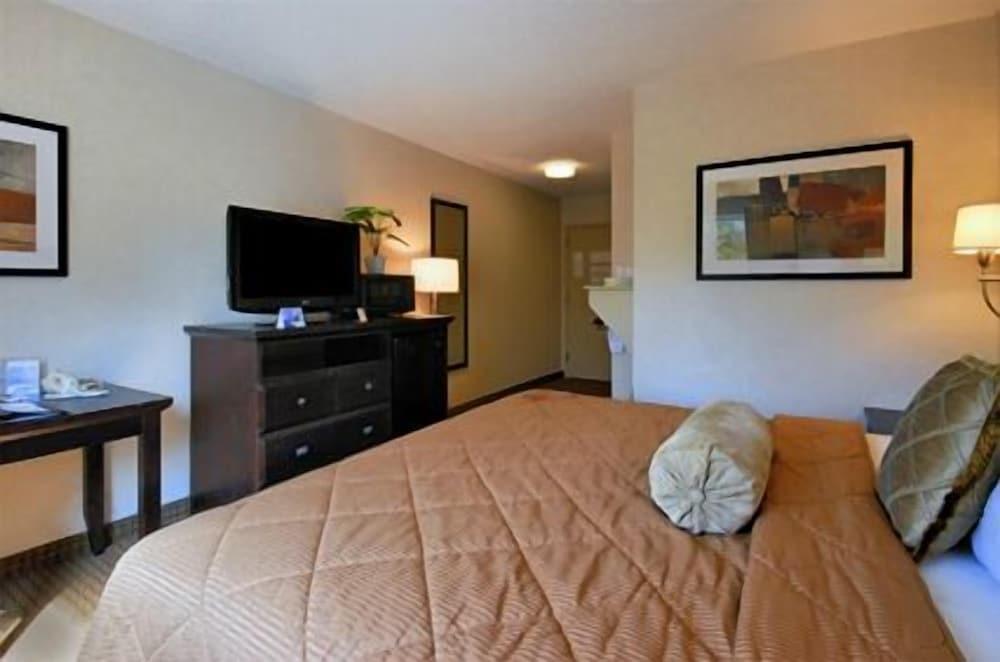 Holiday Inn Express & Suites Pittsfield - Berkshires by IHG photo 16