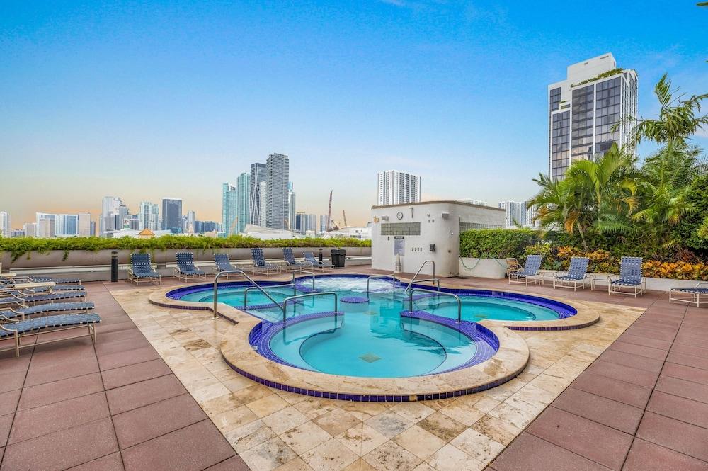 The Grand Biscayne Bay photo 23
