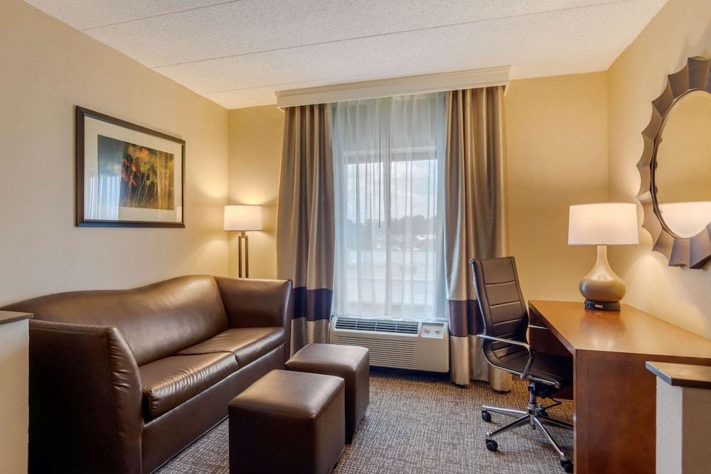 Comfort Suites South Park photo 6