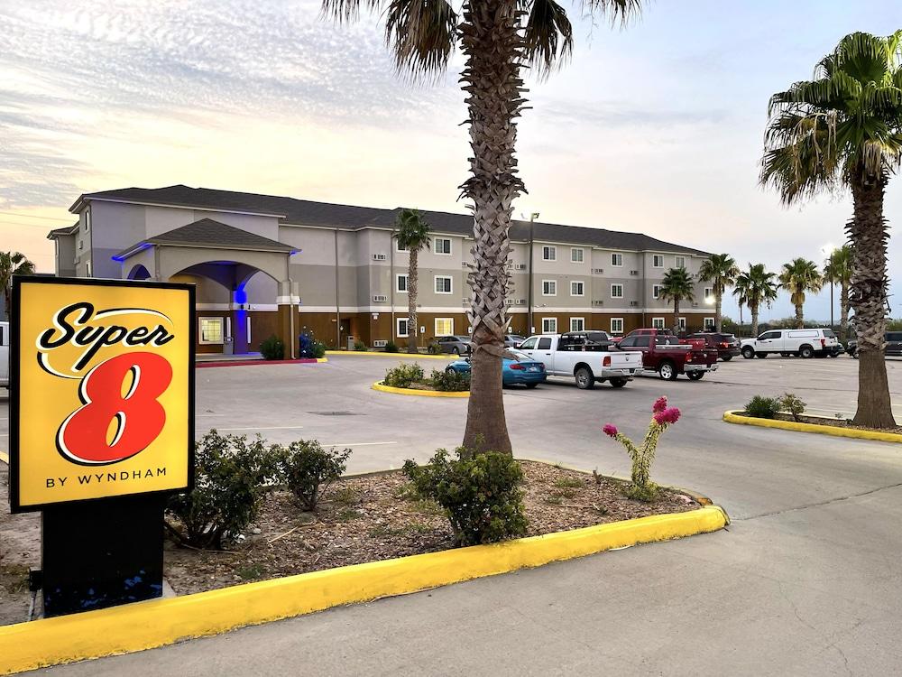 Super 8 by Wyndham Kenedy photo 29