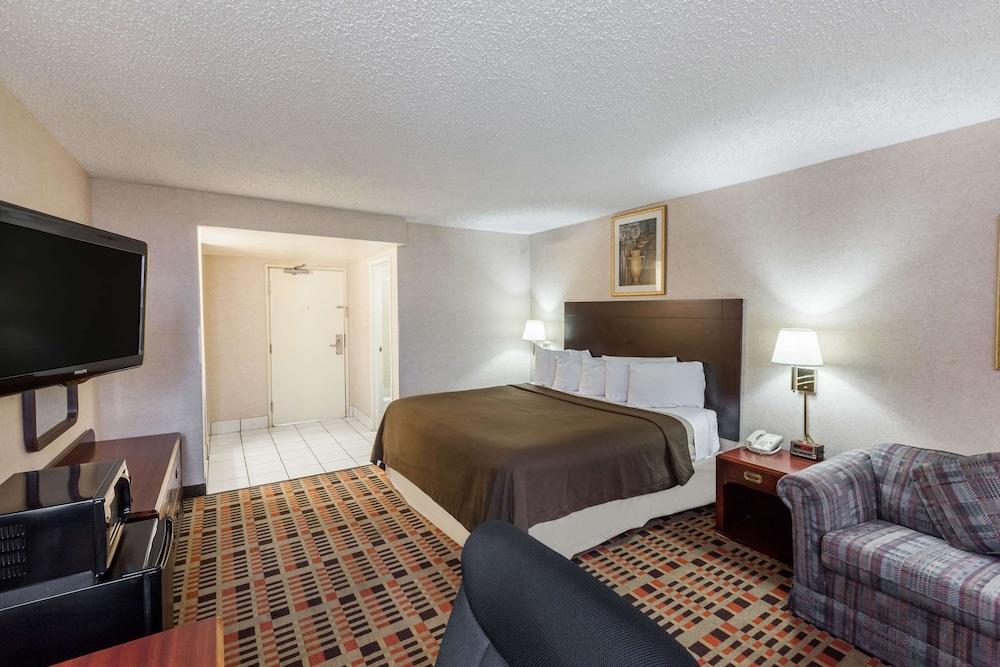 Days Inn by Wyndham Amarillo East photo 25