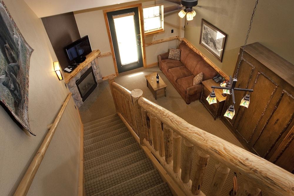 Hope Lake Lodge & Indoor Waterpark photo 10