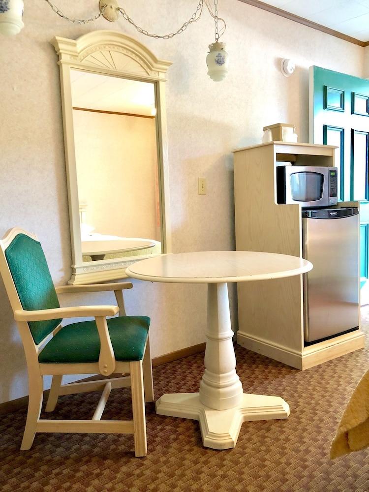 Lyn Aire Motel photo 56