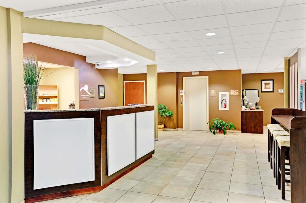Microtel Inn & Suites by Wyndham Bryson City photo 2