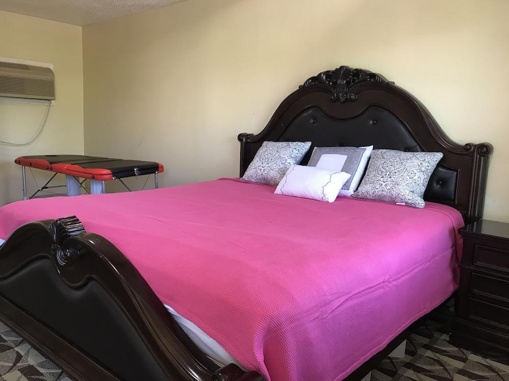 Presidential Inn & Suites photo 27
