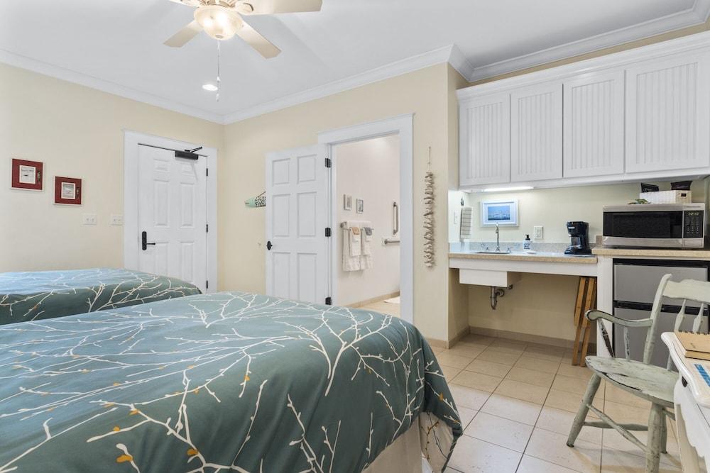 Bay Town Inn photo 9