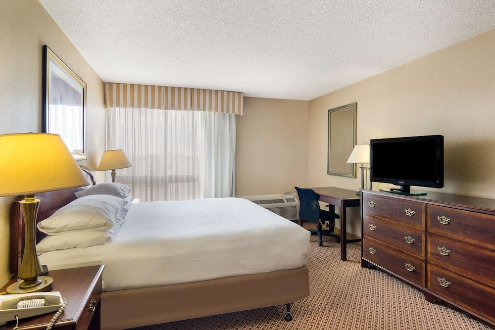 Red Lion Hotel & Conference Center Cheyenne photo 13