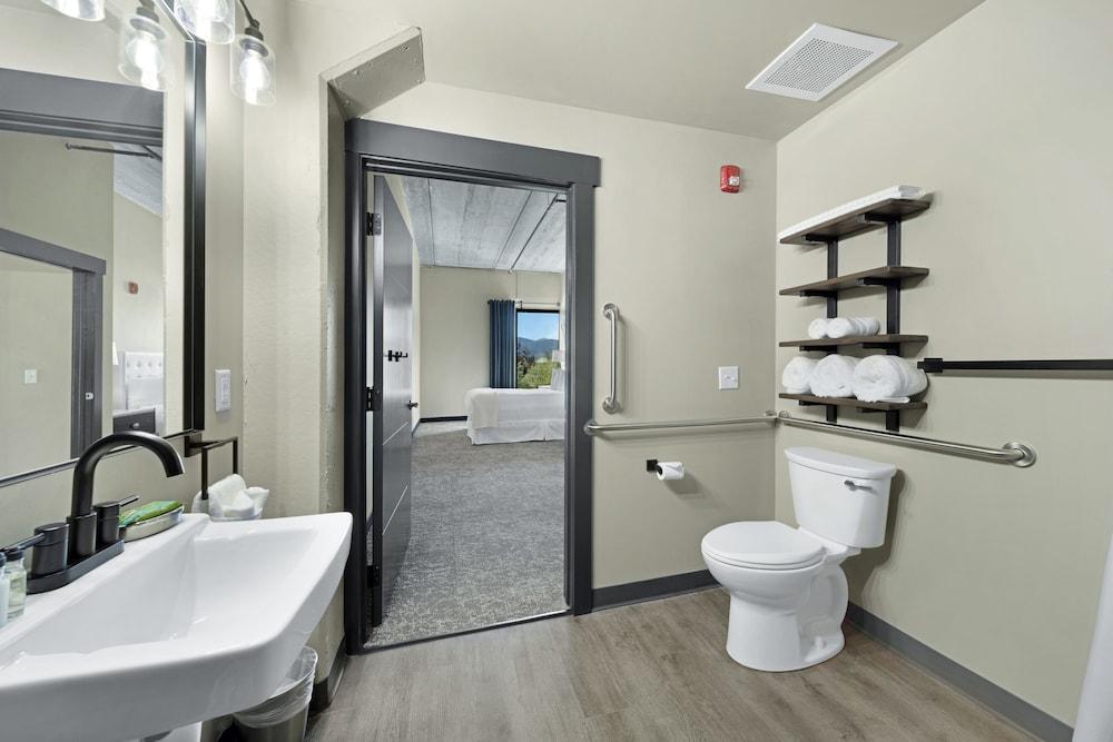 The Suites at Prairie Falls & Event Center photo 50