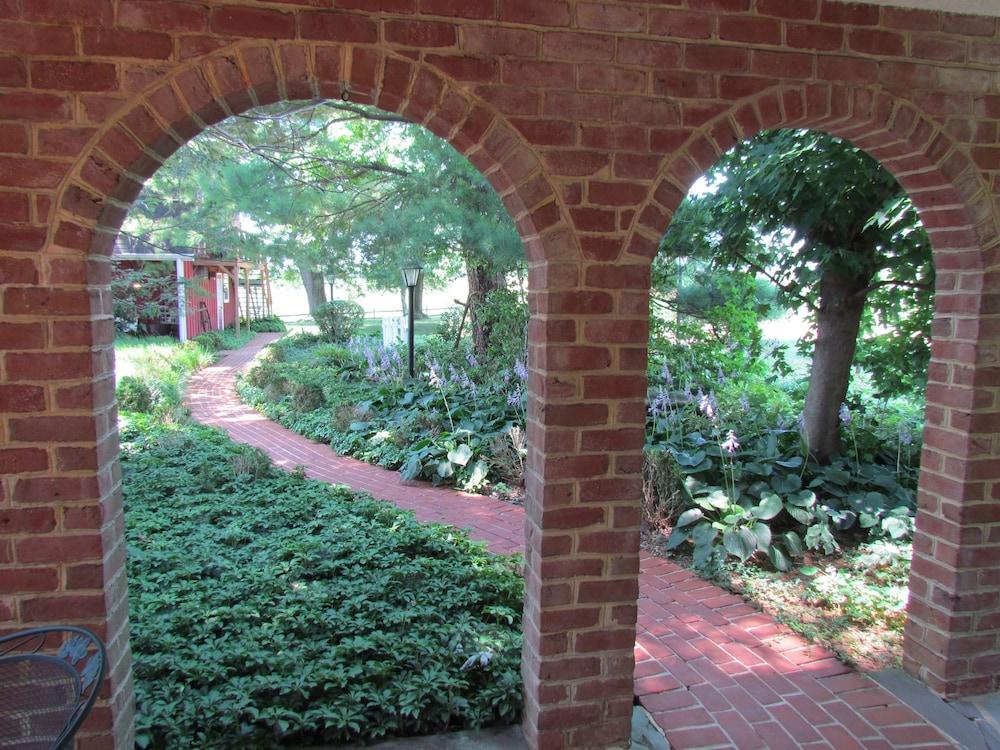 Smoketown Inn photo 22