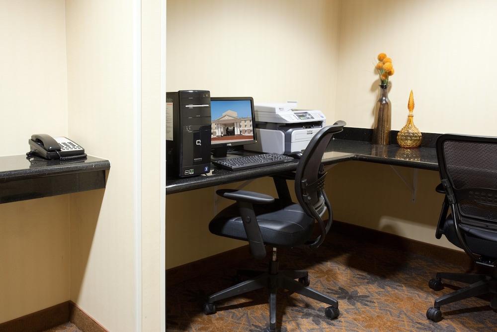 Holiday Inn Express Hotel & Suites LAMAR by IHG photo 19