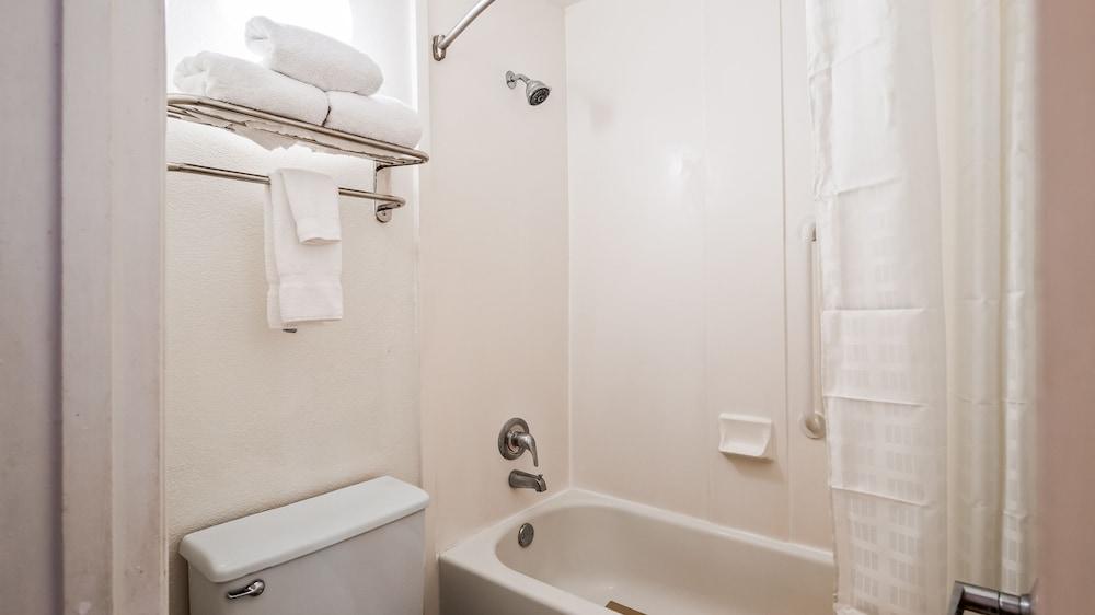 Ramada by Wyndham Savannah Gateway photo 21
