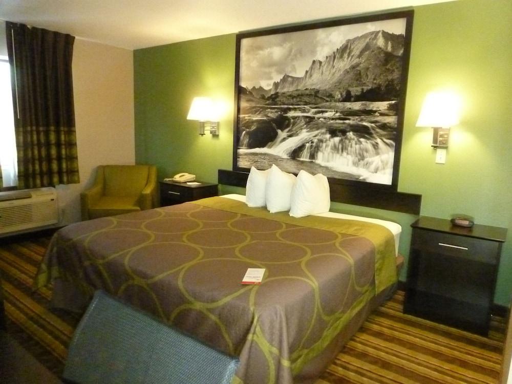 Super 8 by Wyndham Rock Springs photo 6
