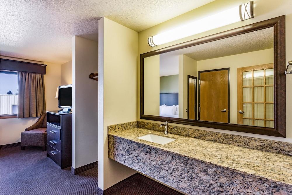 AmericInn by Wyndham Hampton photo 12