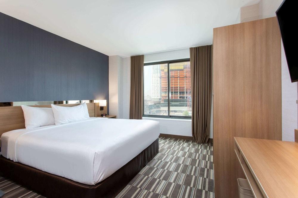Microtel Inn by Wyndham Long Island City photo 21
