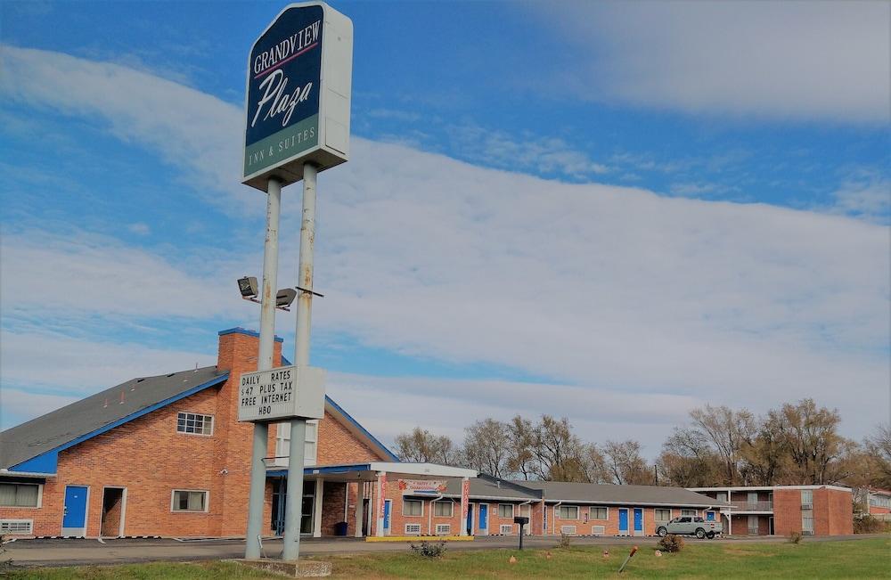 Grand View Plaza Inn & Suites photo 13