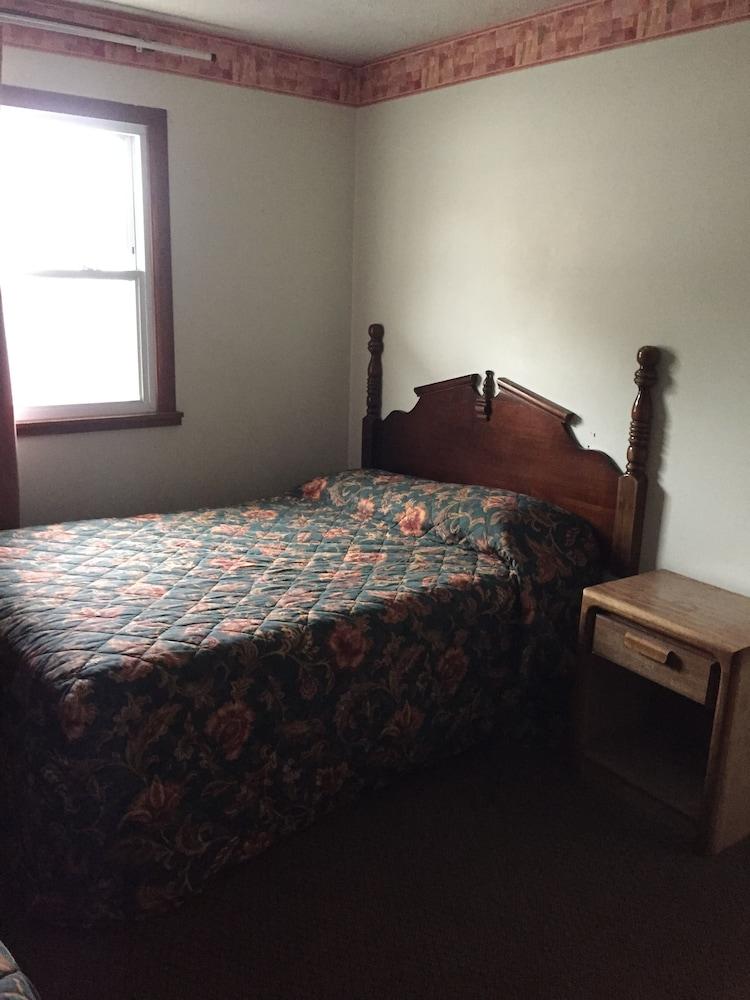 Double A Motel photo 2