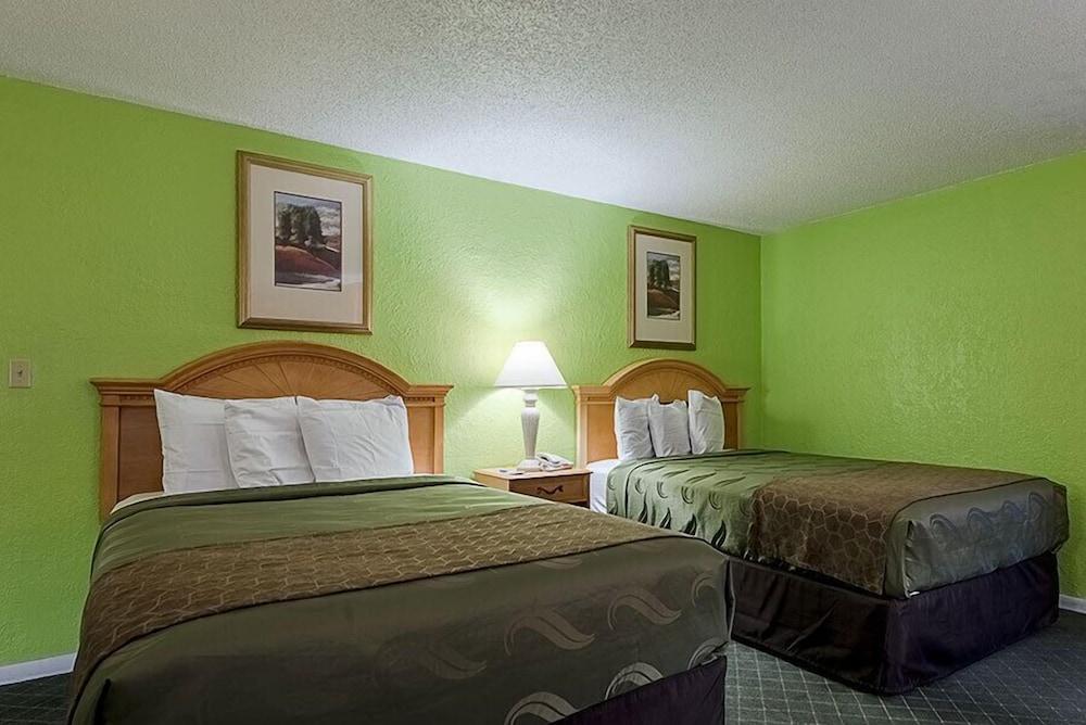 Highway Inn photo 8