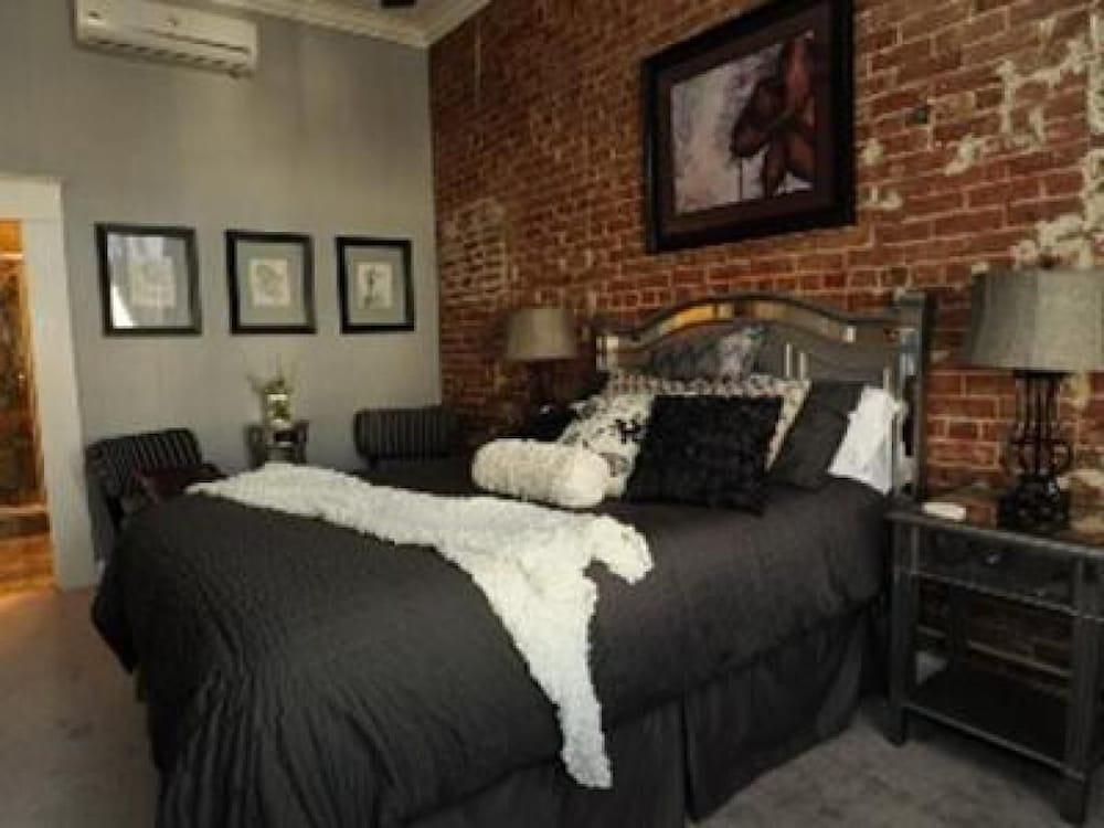Hamilton House Inn photo 23
