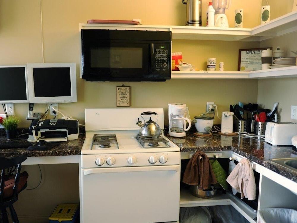 Camelot Inn at Honeyville photo 14