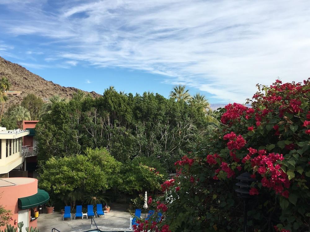 GetAways at Palm Springs Tennis Club photo 9
