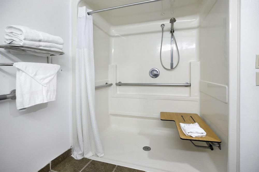 Microtel Inn & Suites by Wyndham Meridian photo 7