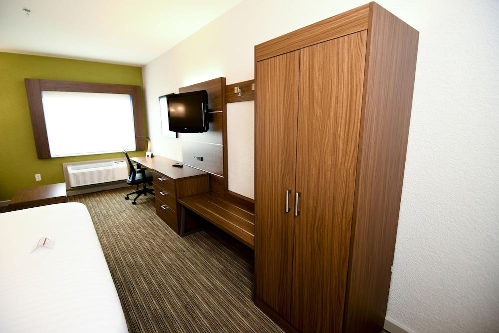 Holiday Inn Express Hotel & Stes Port Clinton-Catawba Island by IHG photo 47